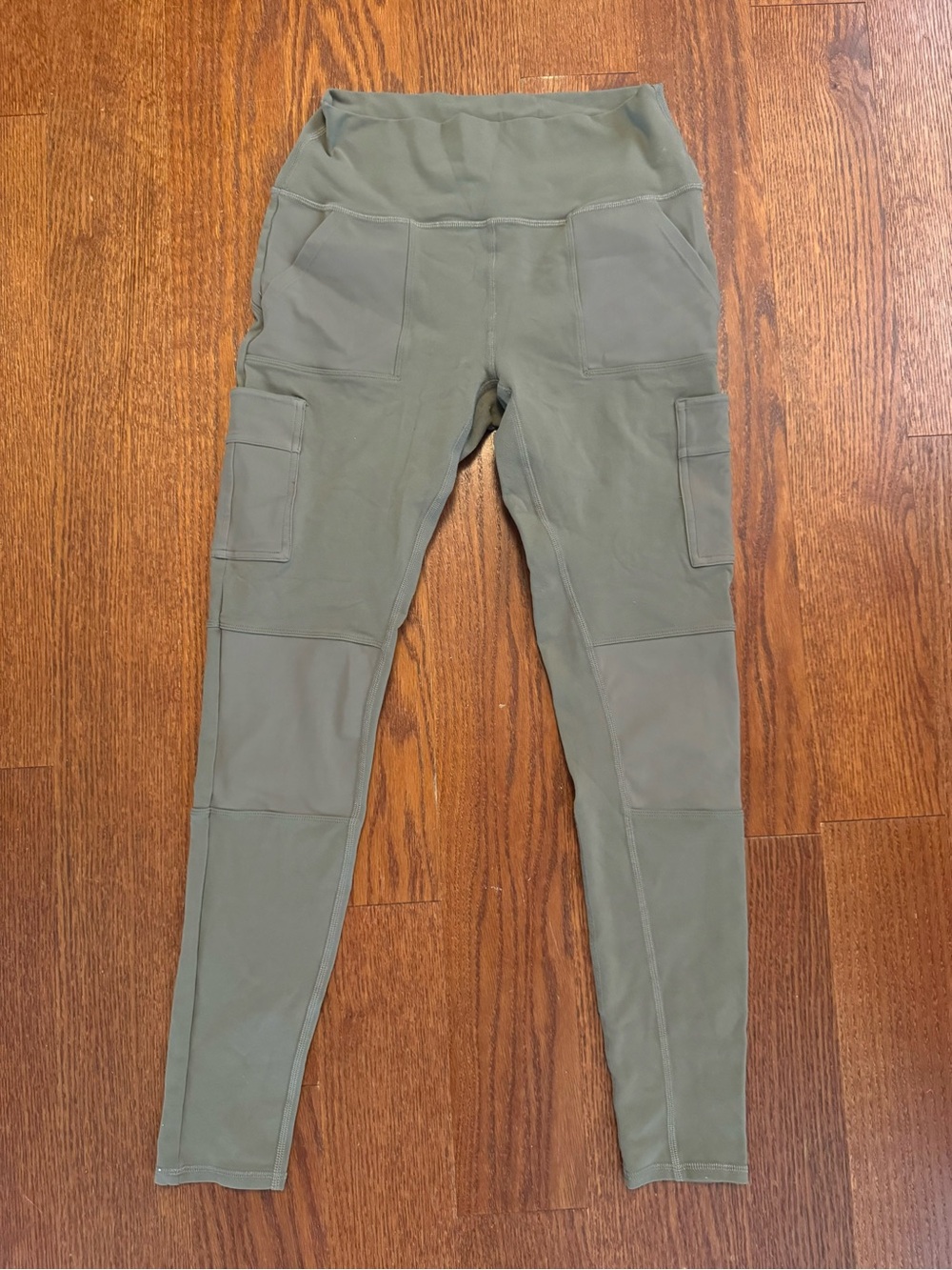 ALO Olive Green Cargo Leggings with Side Pockets - Picture 2 of 3